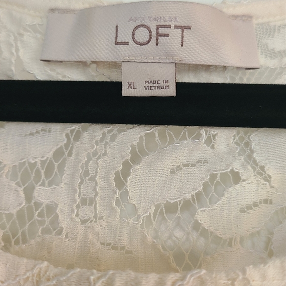 XL lace LOFT blouse top cream romantic 😍 - Picture 2 of 7